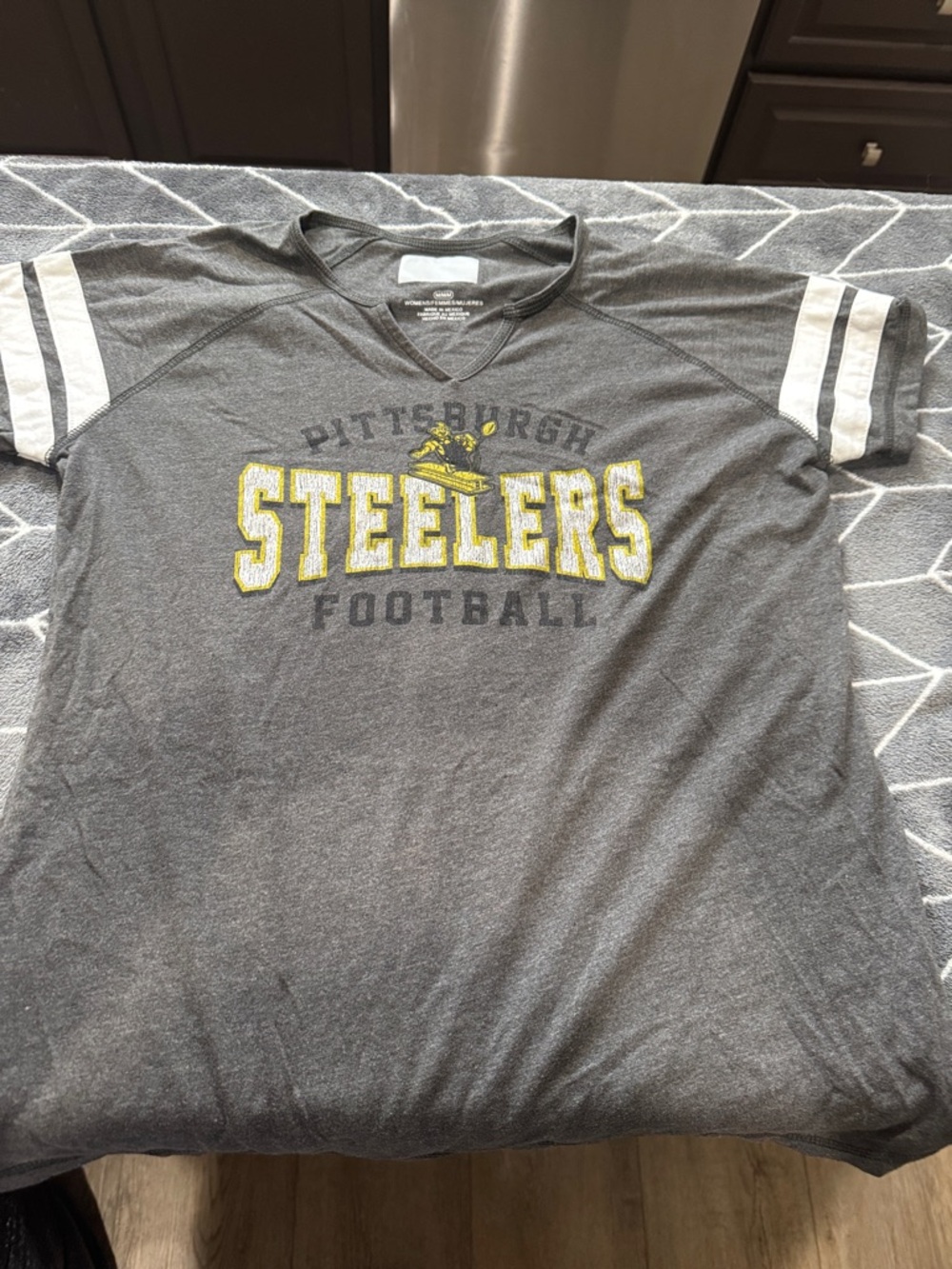 Pittsburgh Steelers Women's Gray Short Sleeve Team Tee